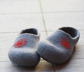  Women house shoes - felted wool slippers